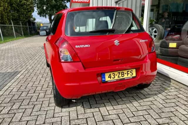 Suzuki Swift (2008) thumbnail 3