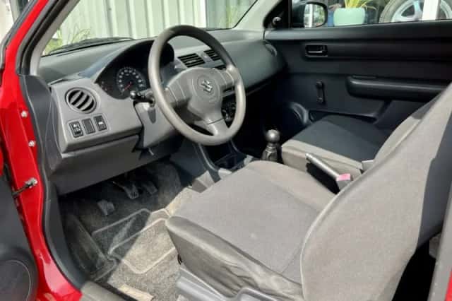Suzuki Swift (2008) thumbnail 4