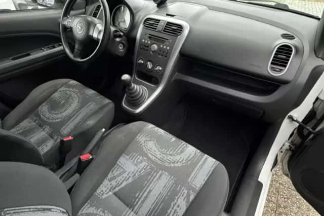Opel Agila (2012) thumbnail 5