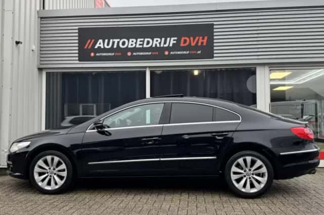Volkswagen Passat (2010) thumbnail 2