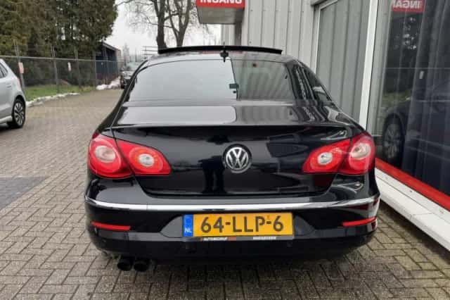 Volkswagen Passat (2010) thumbnail 3