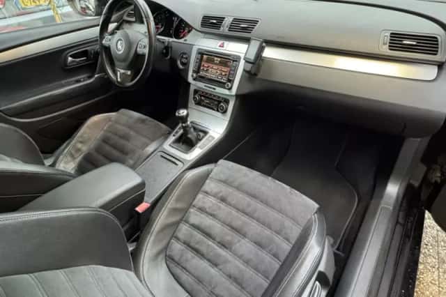 Volkswagen Passat (2010) thumbnail 5