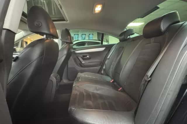 Volkswagen Passat (2010) thumbnail 6