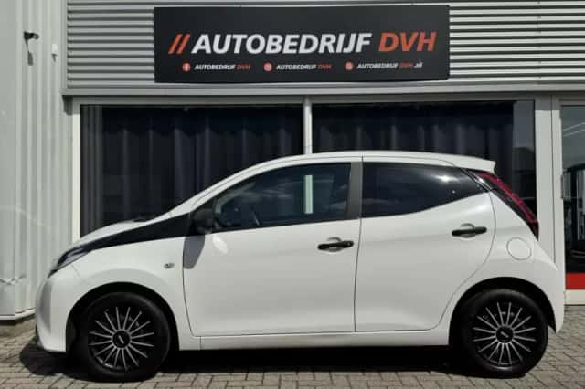 Toyota Aygo (2019) thumbnail 2