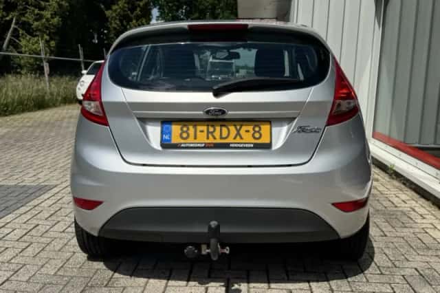 Ford Fiesta (2011) thumbnail 3