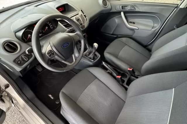 Ford Fiesta (2011) thumbnail 4