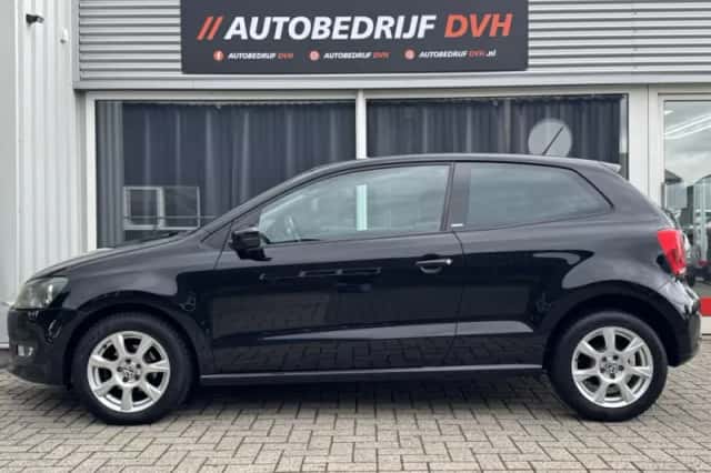 Volkswagen Polo (2011) thumbnail 2