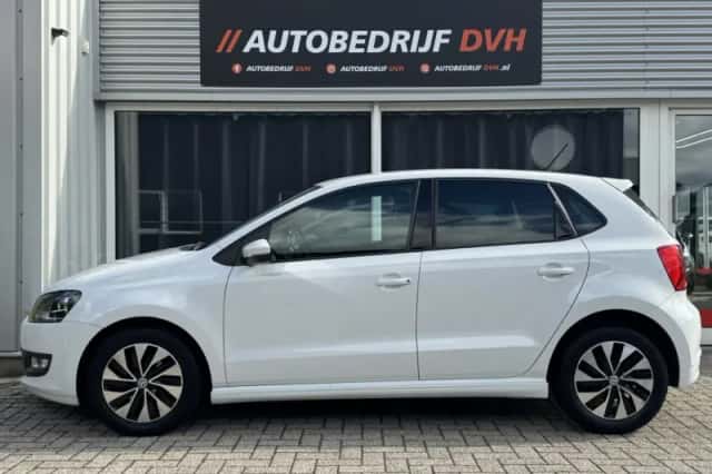 Volkswagen Polo (2016) thumbnail 2