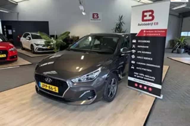 Hyundai i30 (2018) thumbnail 1