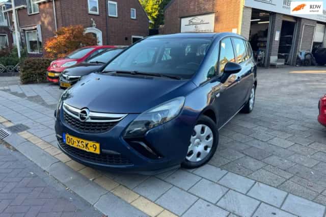 Opel Zafira (2012) thumbnail 1