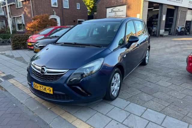 Opel Zafira (2012) thumbnail 2