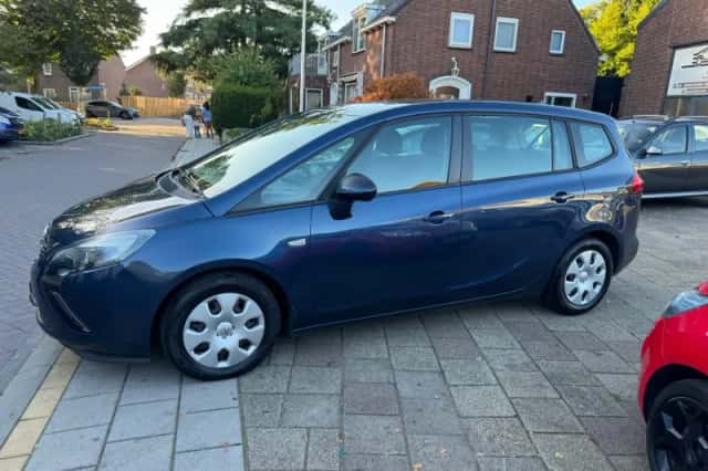 Opel Zafira (2012) thumbnail 3