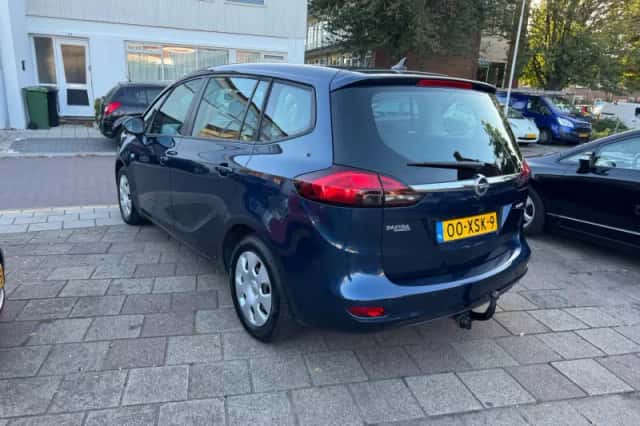 Opel Zafira (2012) thumbnail 4