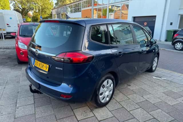 Opel Zafira (2012) thumbnail 6