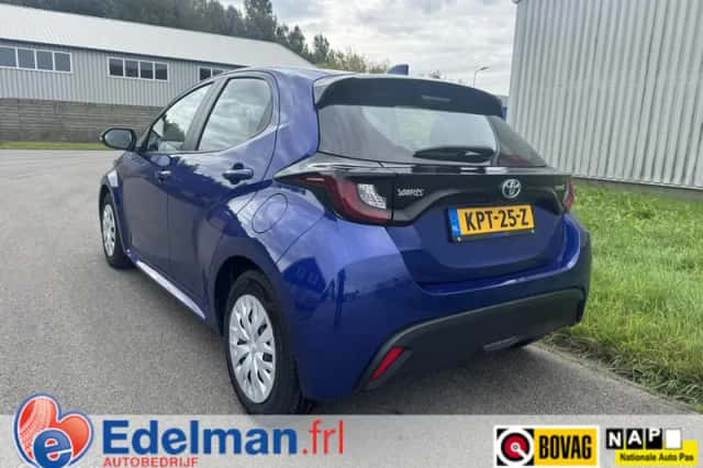 Toyota Yaris (2022) thumbnail 3