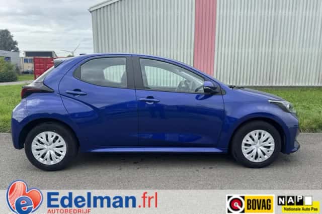 Toyota Yaris (2022) thumbnail 4