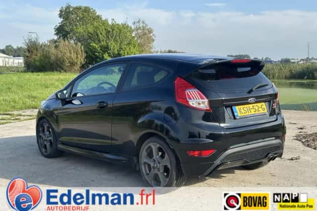 Ford Fiesta (2016) thumbnail 3