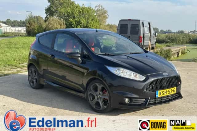 Ford Fiesta (2016) thumbnail 4