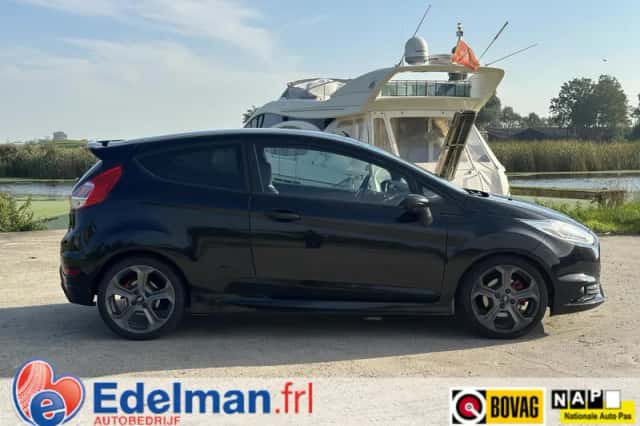 Ford Fiesta (2016) thumbnail 5