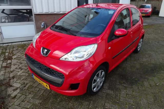 Peugeot 107 (2011) thumbnail 1