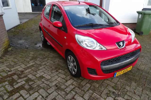 Peugeot 107 (2011) thumbnail 2