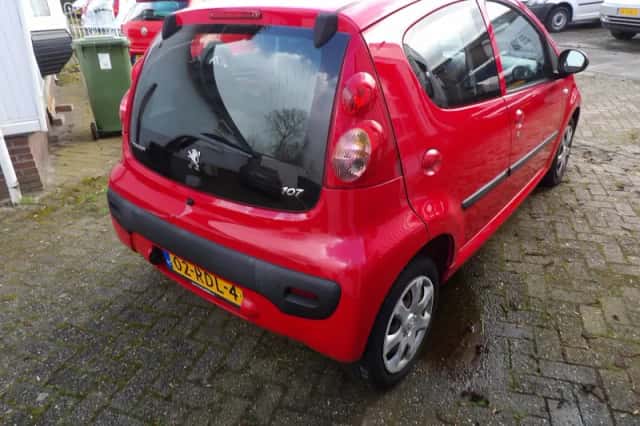 Peugeot 107 (2011) thumbnail 3