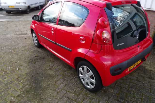 Peugeot 107 (2011) thumbnail 4