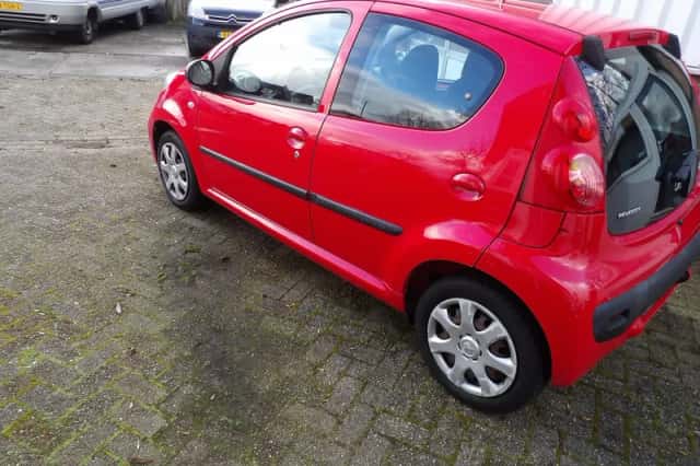 Peugeot 107 (2011) thumbnail 5