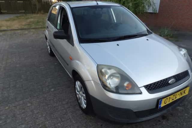 Ford Fiesta (2008) thumbnail 2