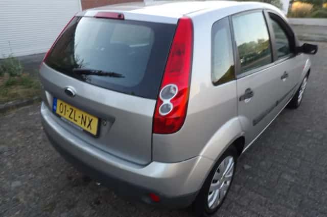 Ford Fiesta (2008) thumbnail 3
