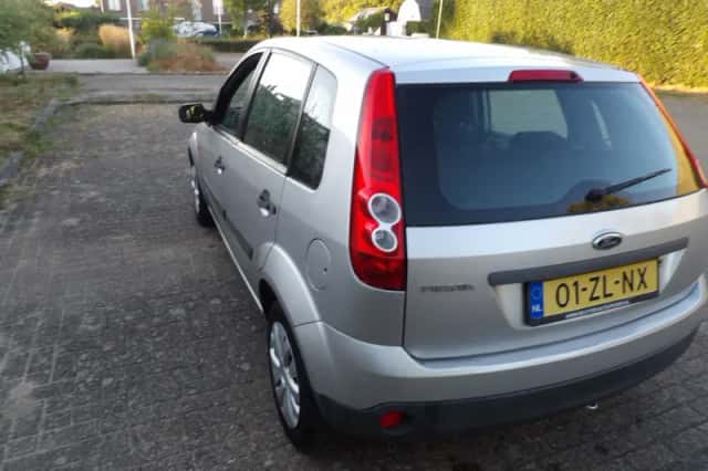 Ford Fiesta (2008) thumbnail 4