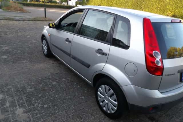 Ford Fiesta (2008) thumbnail 5