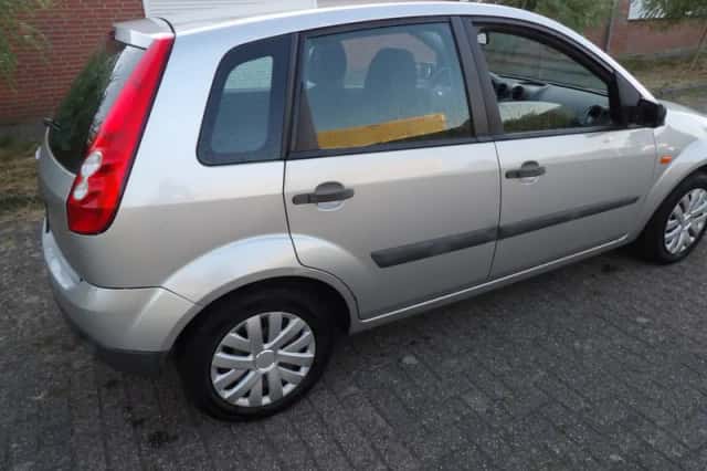 Ford Fiesta (2008) thumbnail 6