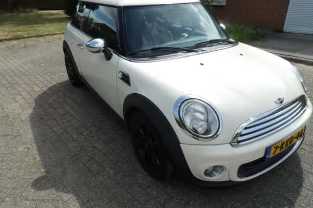 MINI One (2013) thumbnail 2