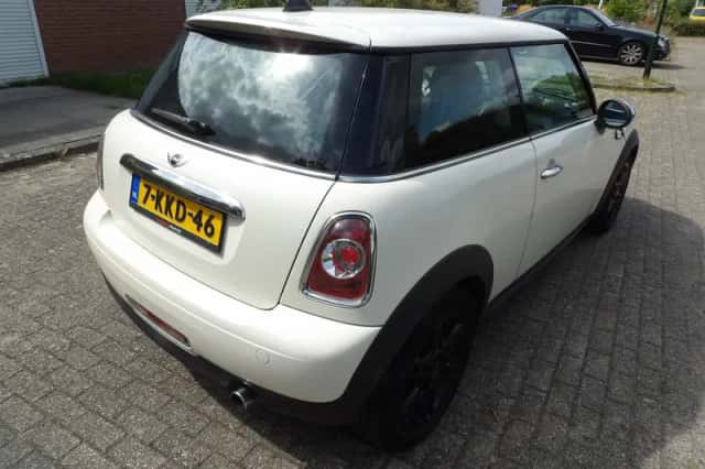 MINI One (2013) thumbnail 3