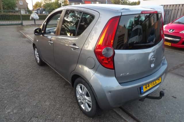 Opel Agila (2012) thumbnail 4