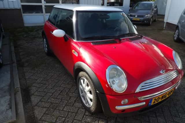 MINI Cooper (2003) thumbnail 2