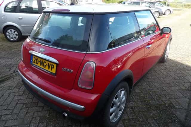 MINI Cooper (2003) thumbnail 3