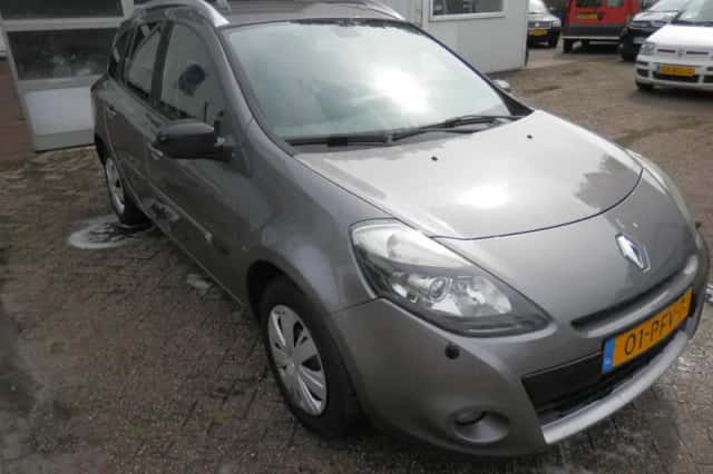 Renault Clio (2011) thumbnail 2