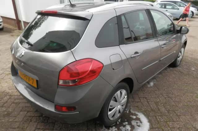 Renault Clio (2011) thumbnail 3