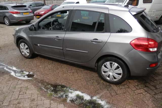Renault Clio (2011) thumbnail 5