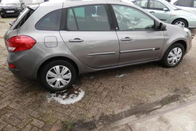 Renault Clio (2011) thumbnail 6