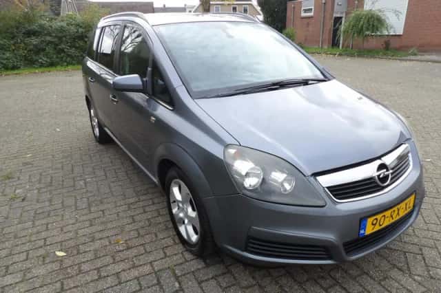Opel Zafira (2005) thumbnail 2