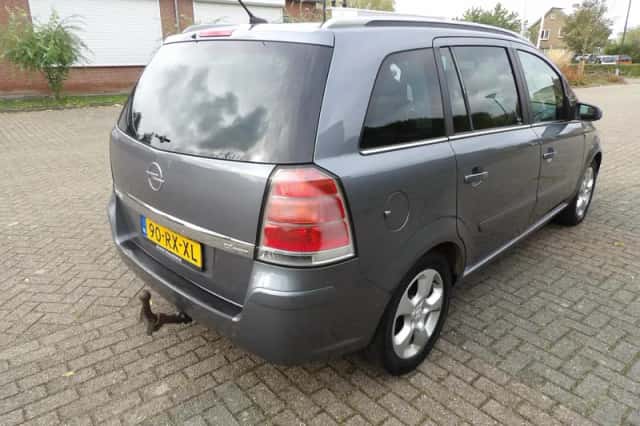 Opel Zafira (2005) thumbnail 3