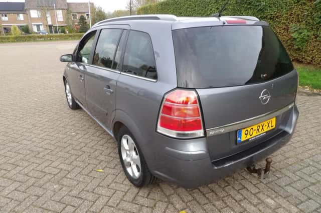 Opel Zafira (2005) thumbnail 4
