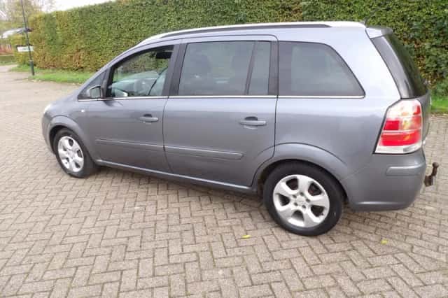 Opel Zafira (2005) thumbnail 5