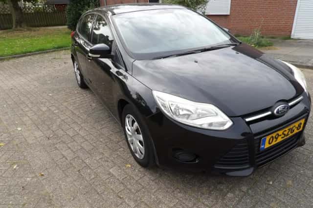 Ford Focus (2012) thumbnail 2