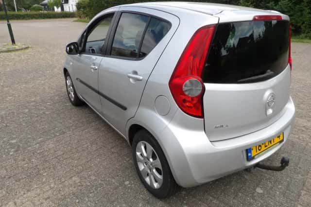 Opel Agila (2010) thumbnail 4