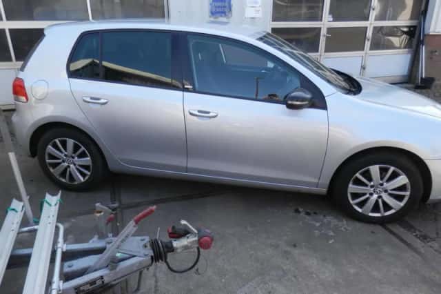 Volkswagen Golf (2011) thumbnail 4