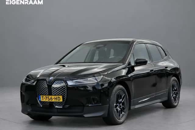 BMW iX (2023) thumbnail 1